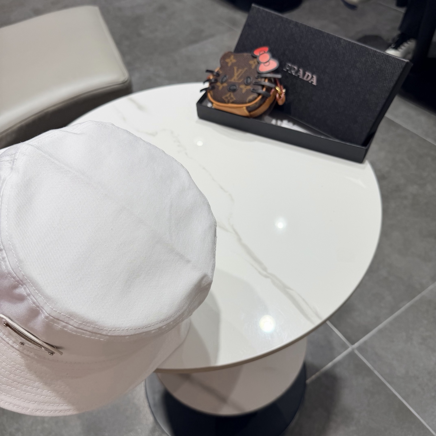 普拉达新款小清新渔夫帽，轻盈百搭～