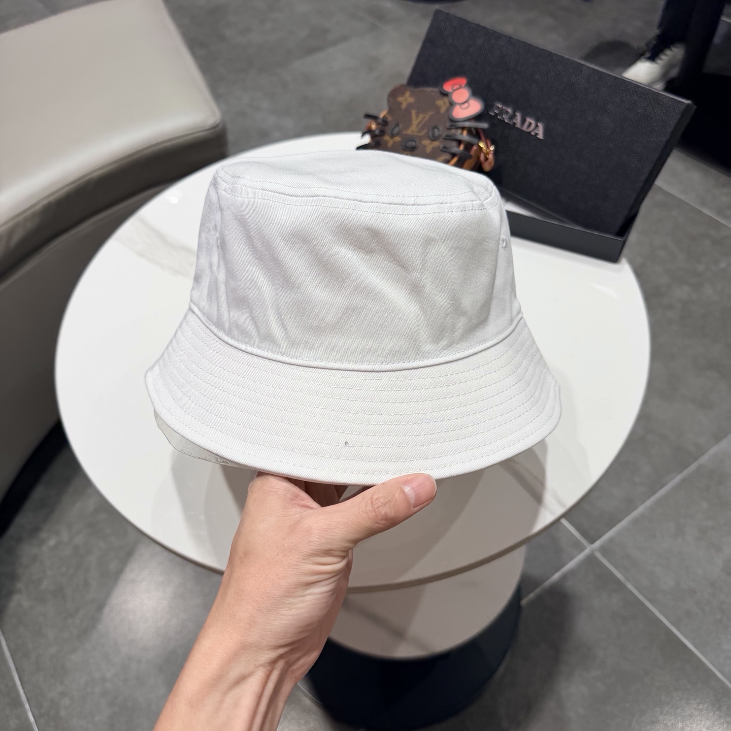 普拉达新款小清新渔夫帽，轻盈百搭～