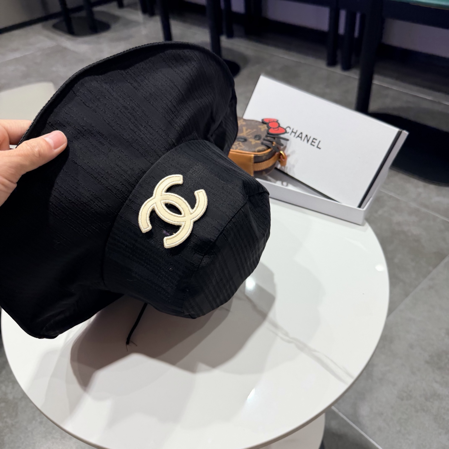 【Chanel香奈儿】2026春夏新款大沿蕾丝小香风重工款渔夫帽，独特设计～复古文艺的一款