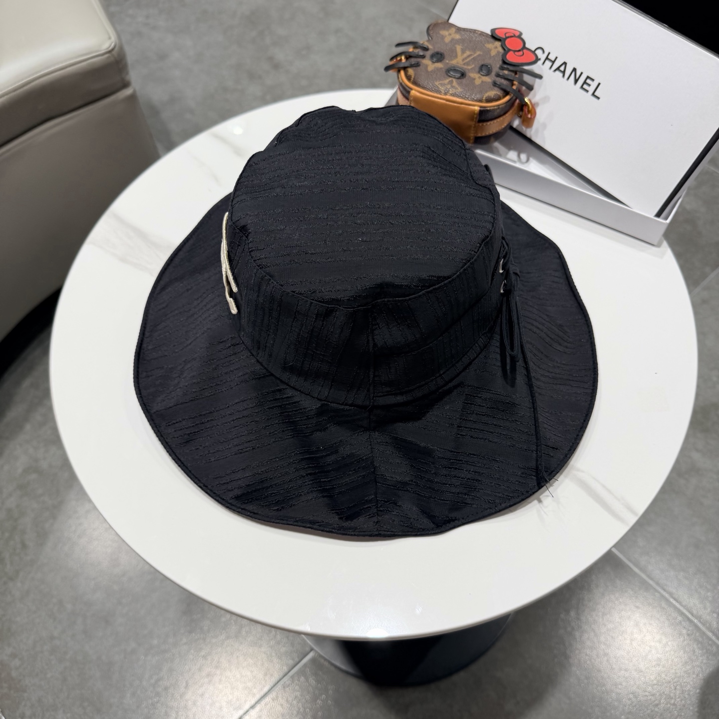 【Chanel香奈儿】2026春夏新款大沿蕾丝小香风重工款渔夫帽，独特设计～复古文艺的一款