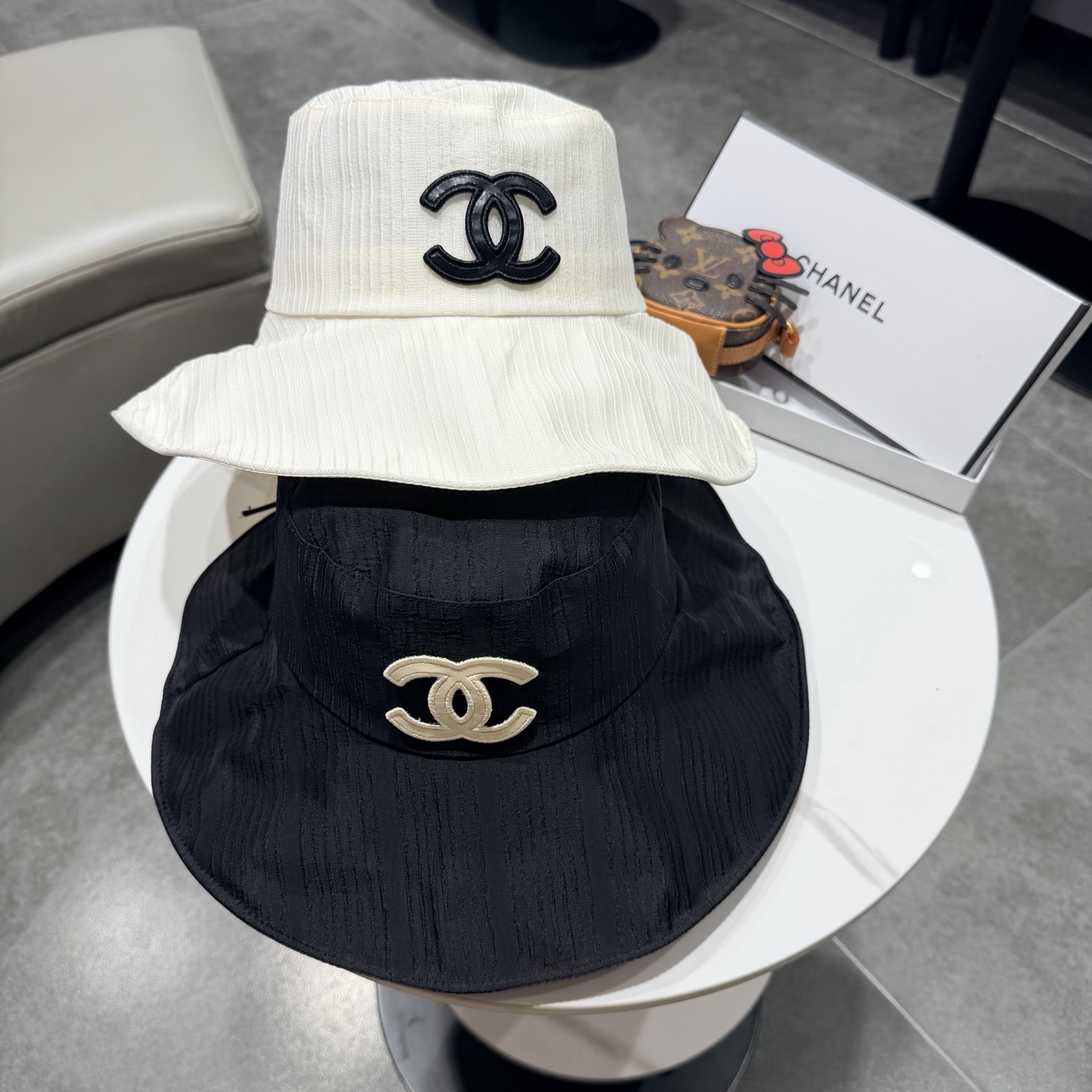 【Chanel香奈儿】2026春夏新款大沿蕾丝小香风重工款渔夫帽，独特设计～复古文艺的一款