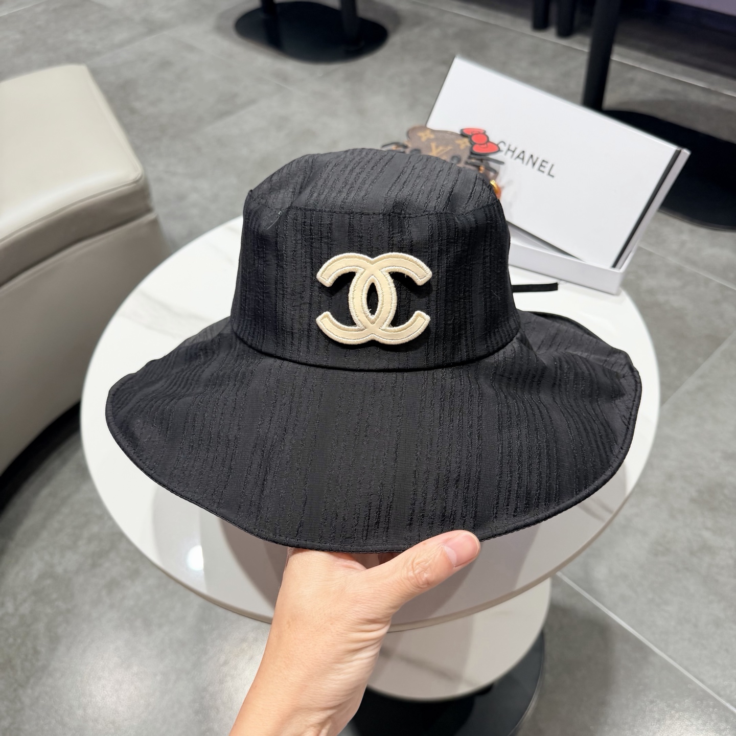 【Chanel香奈儿】2026春夏新款大沿蕾丝小香风重工款渔夫帽，独特设计～复古文艺的一款