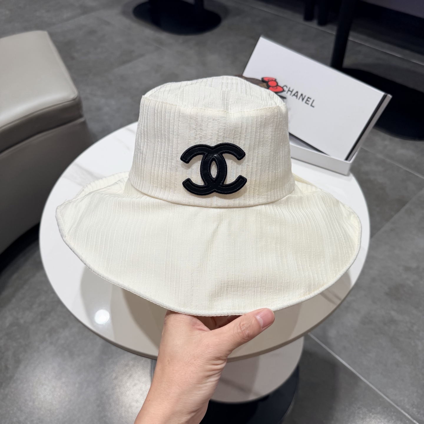 【Chanel香奈儿】2026春夏新款大沿蕾丝小香风重工款渔夫帽，独特设计～复古文艺的一款