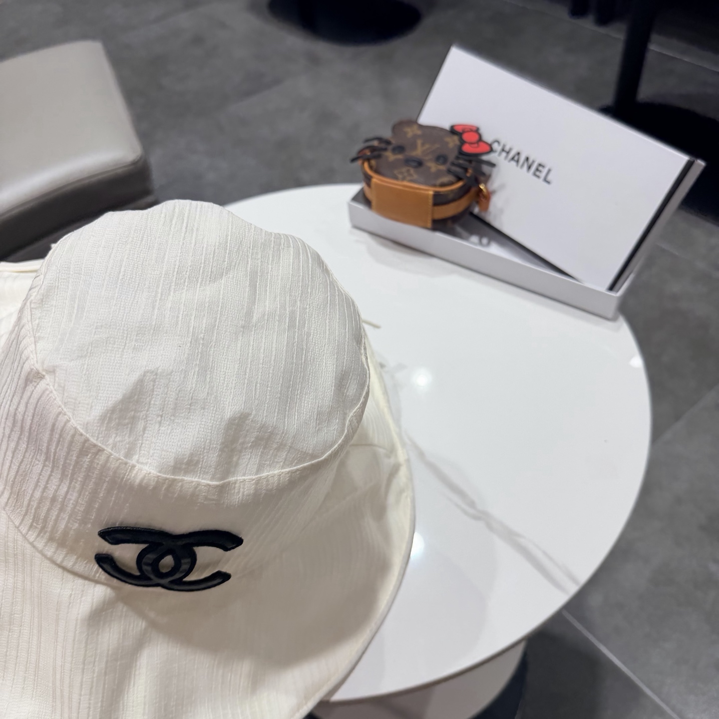 【Chanel香奈儿】2026春夏新款大沿蕾丝小香风重工款渔夫帽，独特设计～复古文艺的一款
