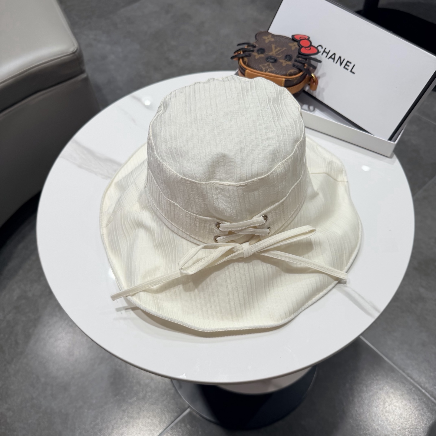 【Chanel香奈儿】2026春夏新款大沿蕾丝小香风重工款渔夫帽，独特设计～复古文艺的一款