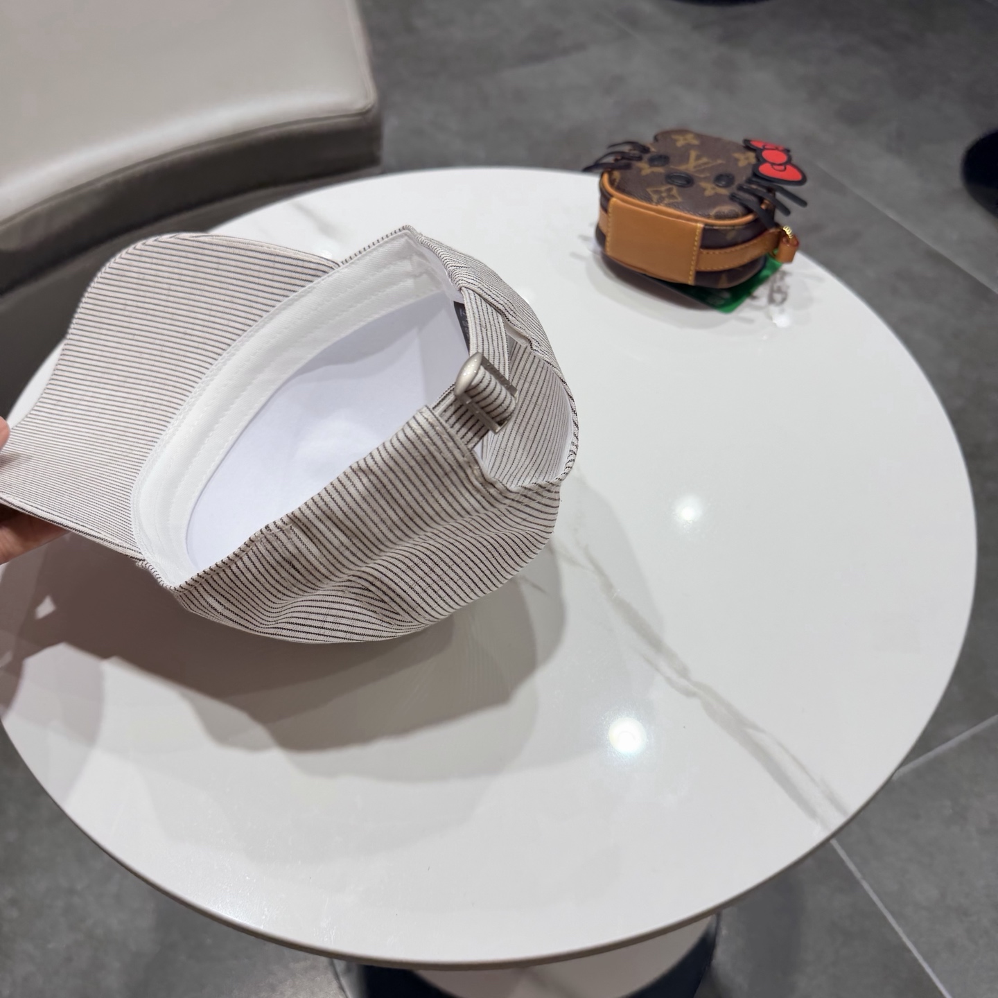 爱马仕Hermes 官网新品经典款 棒球帽🎩 原单品质 火爆来袭。 工艺非常精美[爱心] 高档大气上档次