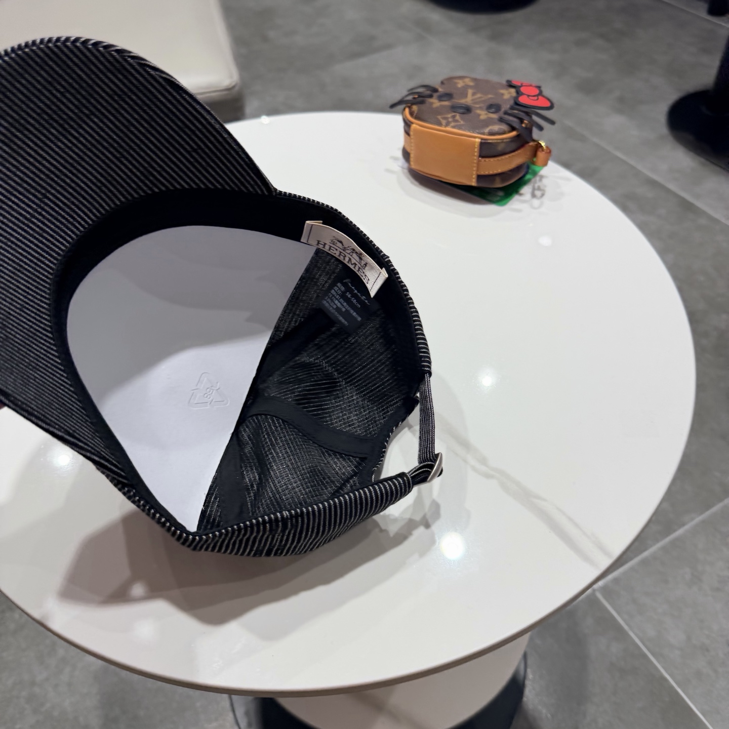 爱马仕Hermes 官网新品经典款 棒球帽🎩 原单品质 火爆来袭。 工艺非常精美[爱心] 高档大气上档次