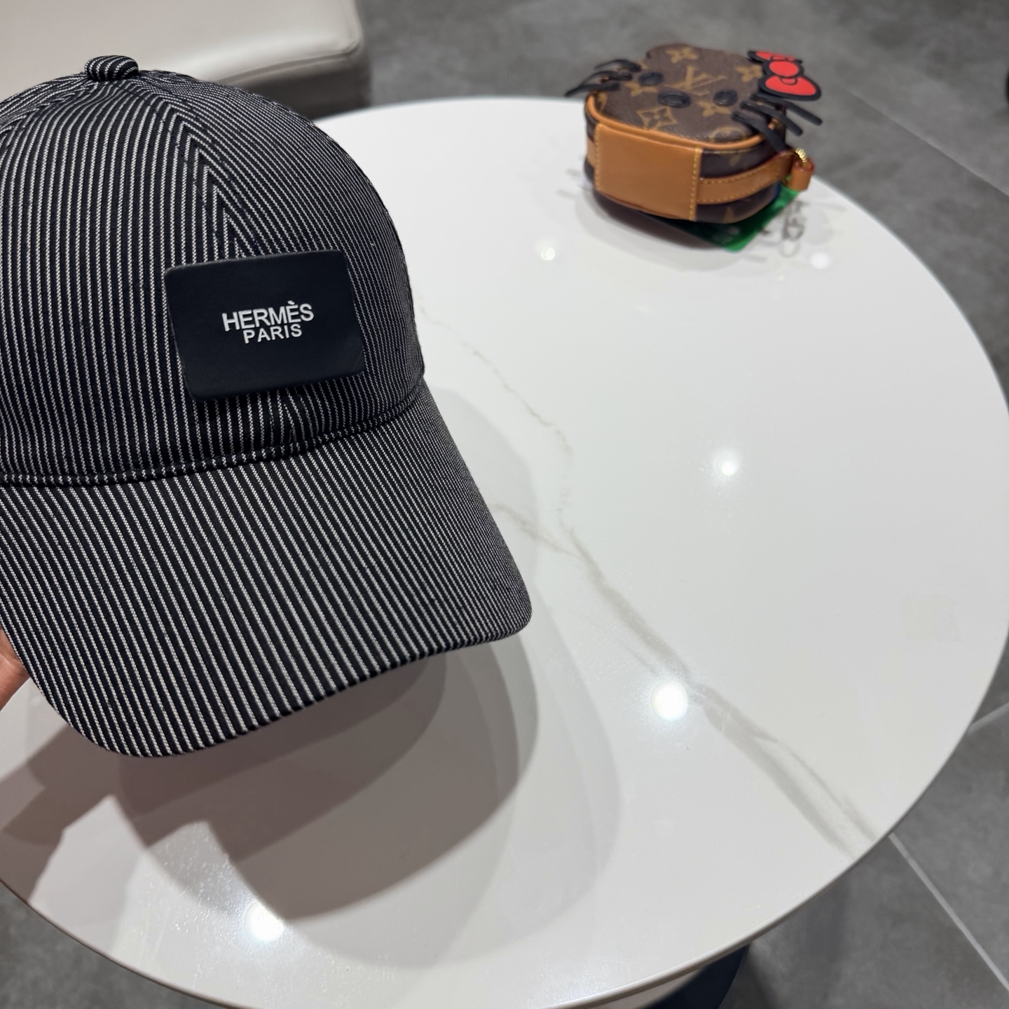 爱马仕Hermes 官网新品经典款 棒球帽🎩 原单品质 火爆来袭。 工艺非常精美[爱心] 高档大气上档次