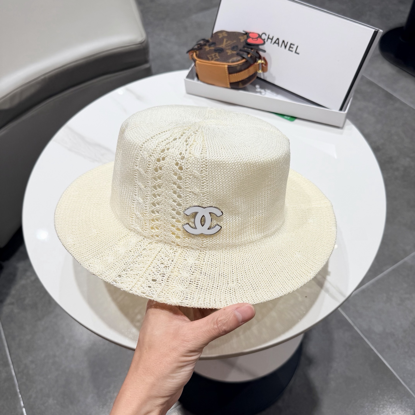 chanel日系镂空帽子女秋冬时尚平顶针织帽显脸小气质纯色礼帽