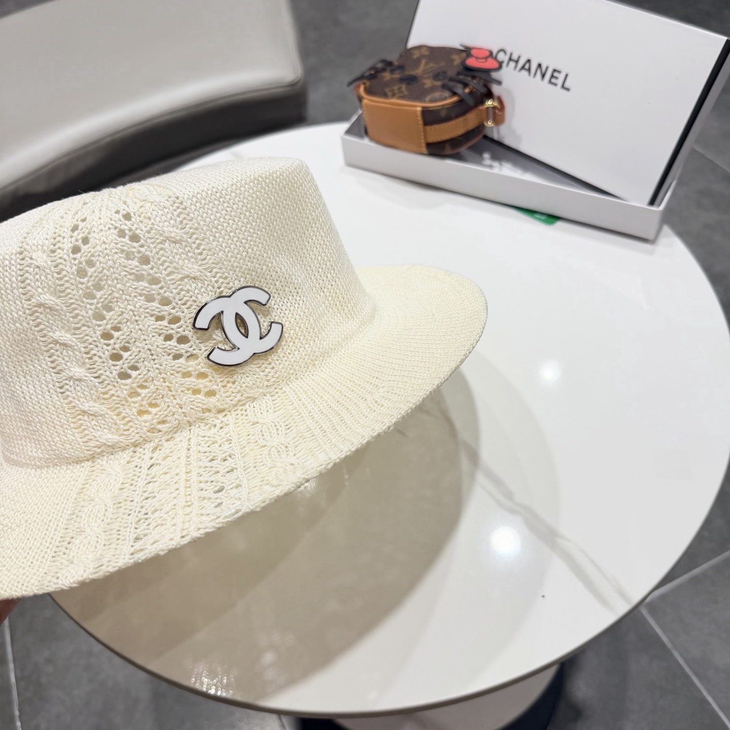 chanel日系镂空帽子女秋冬时尚平顶针织帽显脸小气质纯色礼帽