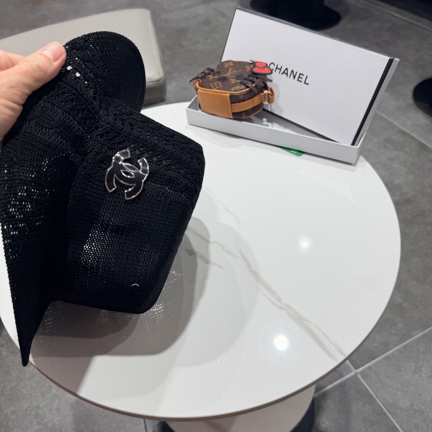 chanel日系镂空帽子女秋冬时尚平顶针织帽显脸小气质纯色礼帽