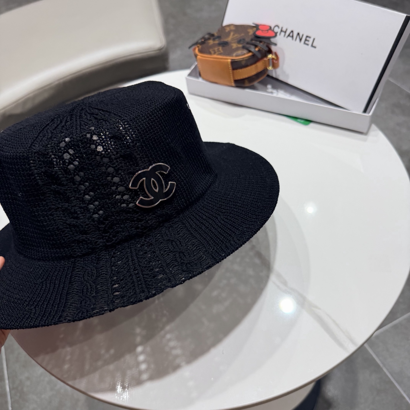 chanel日系镂空帽子女秋冬时尚平顶针织帽显脸小气质纯色礼帽