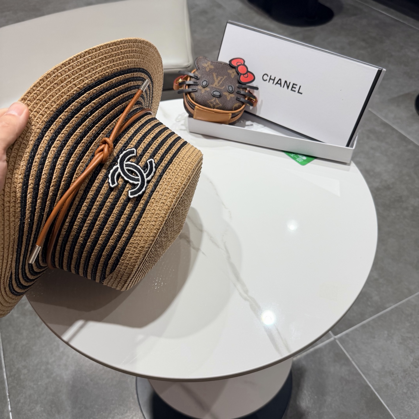 CHANEL香奈儿2026新款平顶草帽 夏天海边首选～新款材质编织而成～质感满分💯