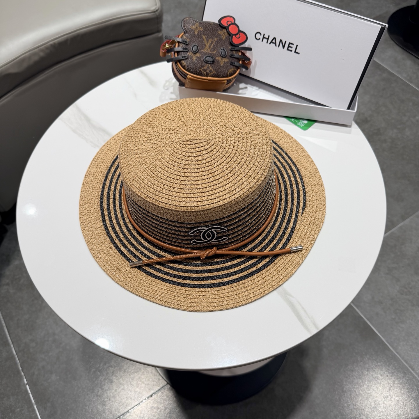 CHANEL香奈儿2026新款平顶草帽 夏天海边首选～新款材质编织而成～质感满分💯