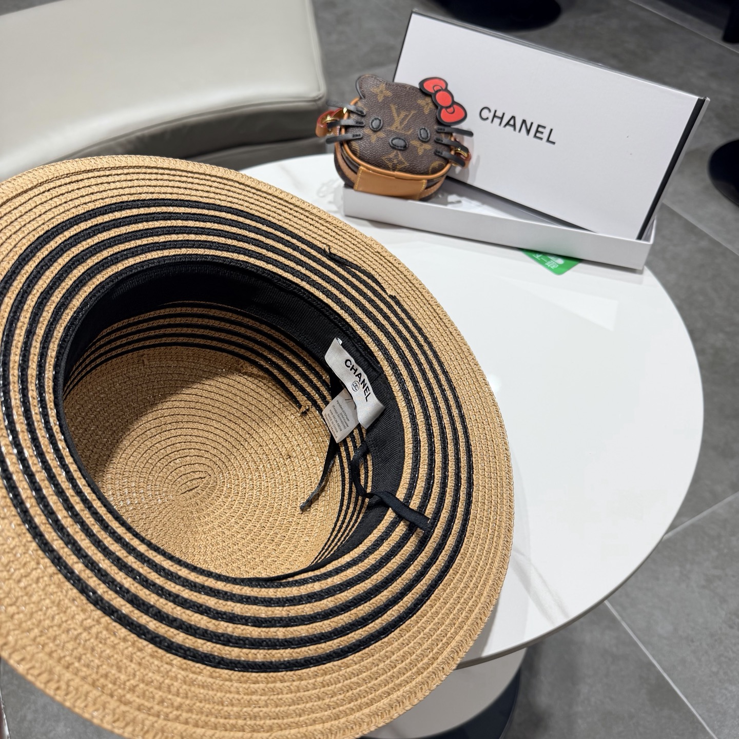 CHANEL香奈儿2026新款平顶草帽 夏天海边首选～新款材质编织而成～质感满分💯