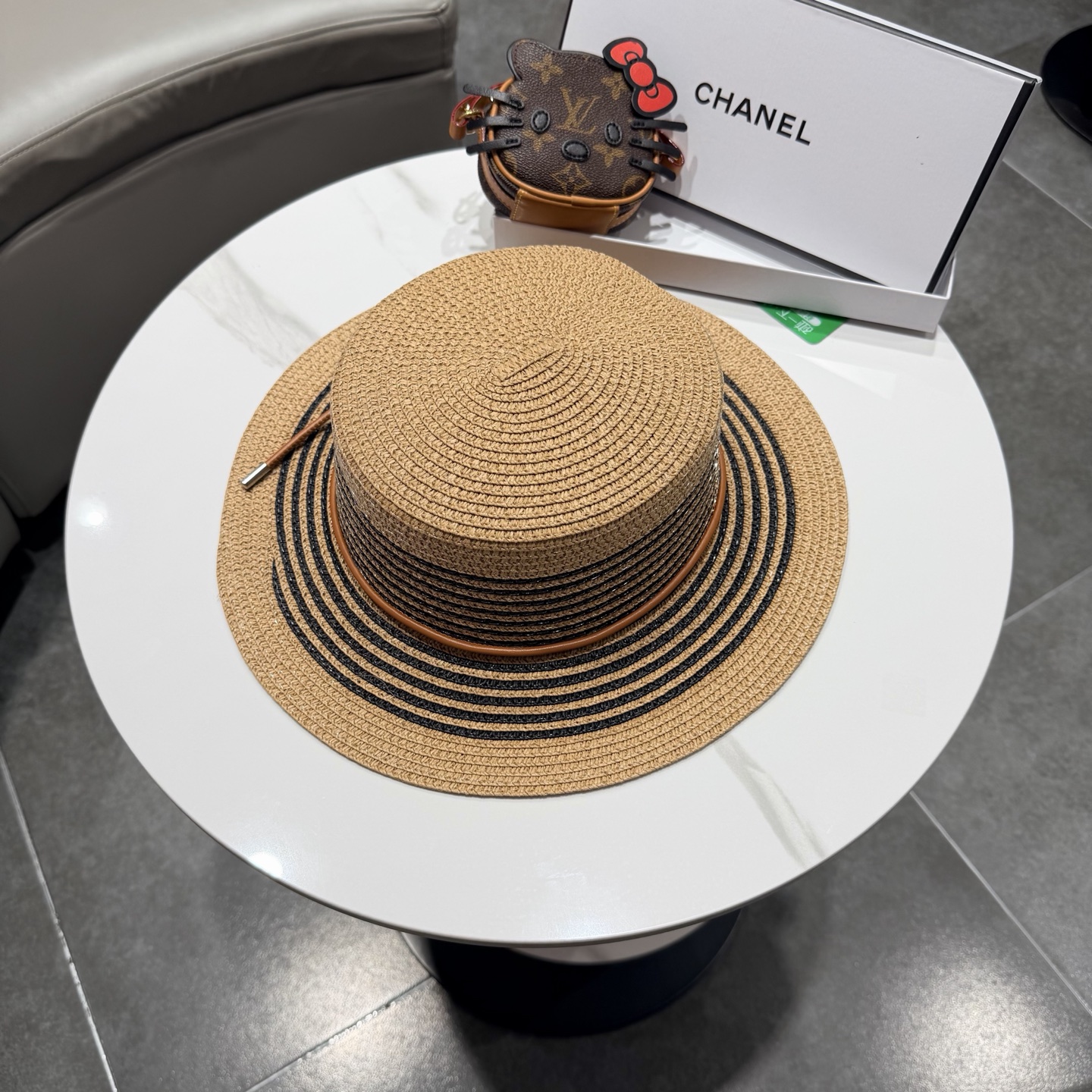 CHANEL香奈儿2026新款平顶草帽 夏天海边首选～新款材质编织而成～质感满分💯