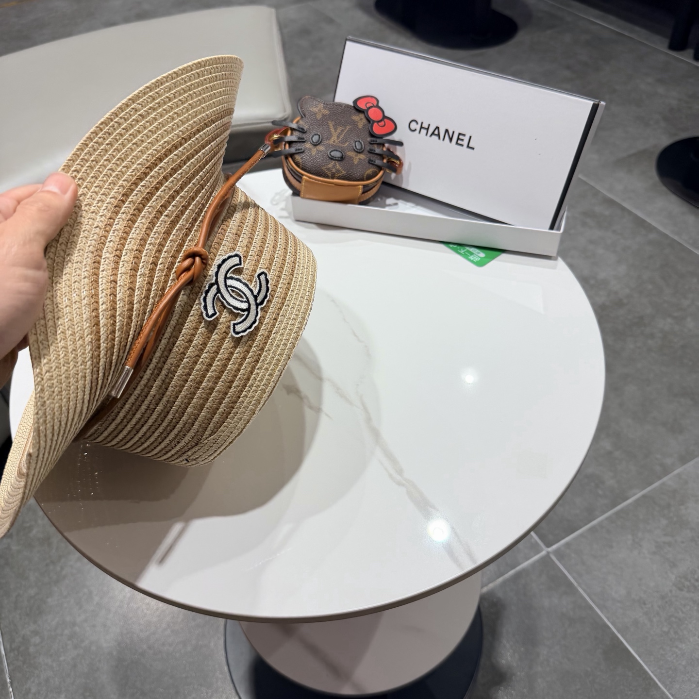 CHANEL香奈儿2026新款平顶草帽 夏天海边首选～新款材质编织而成～质感满分💯