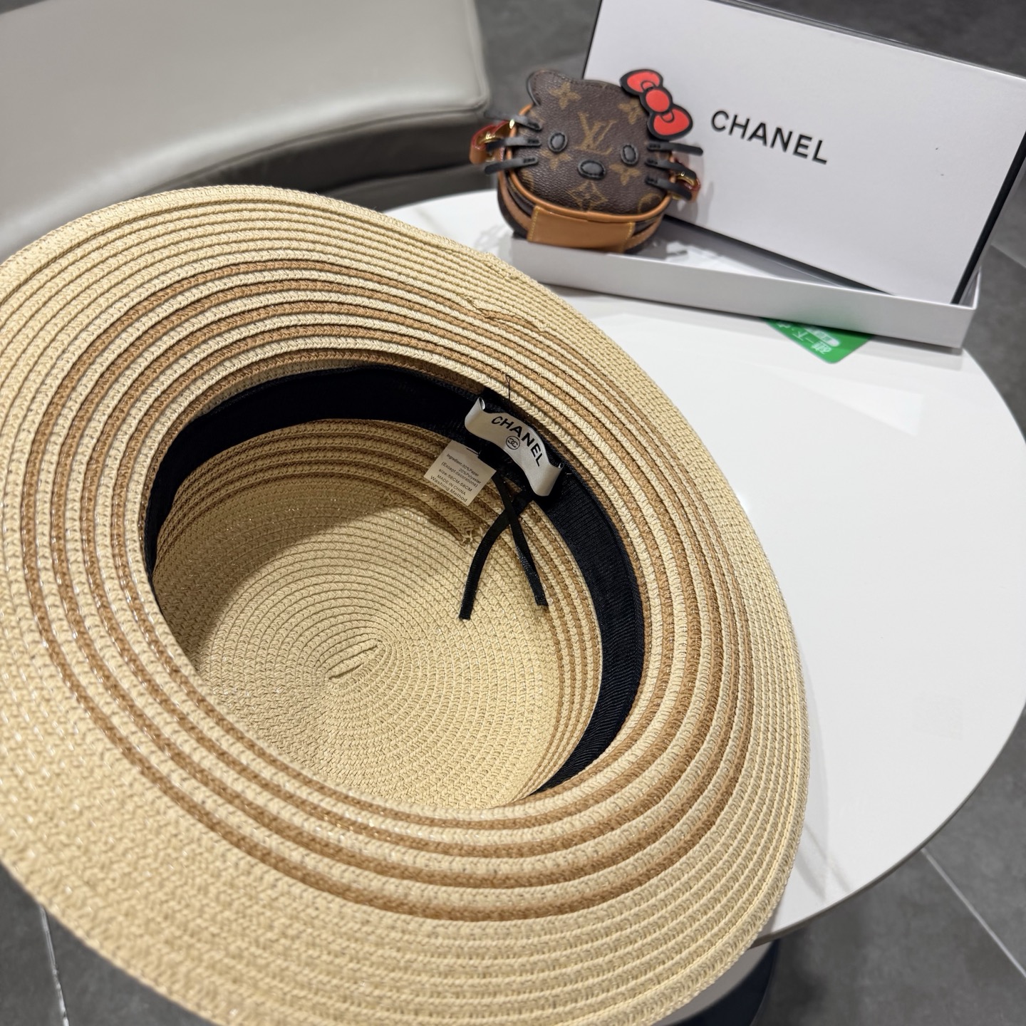 CHANEL香奈儿2026新款平顶草帽 夏天海边首选～新款材质编织而成～质感满分💯