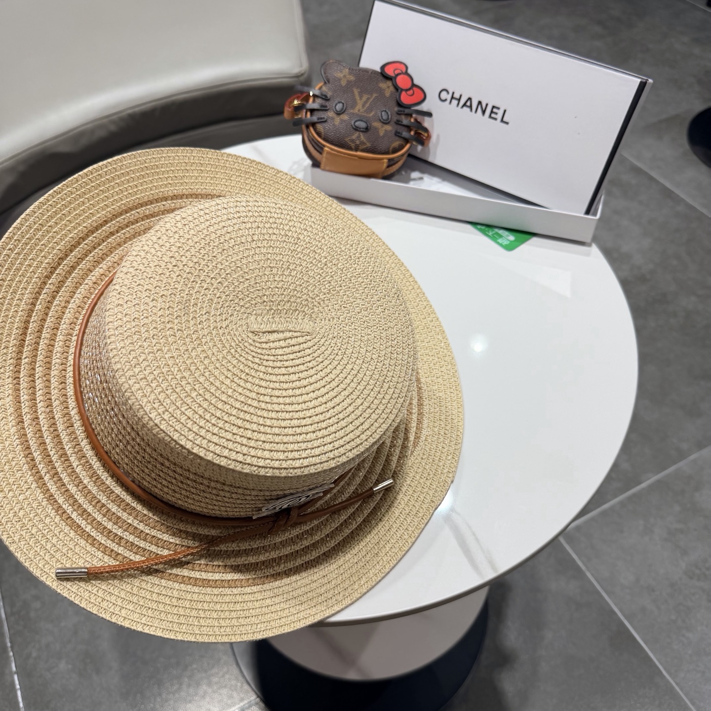 CHANEL香奈儿2026新款平顶草帽 夏天海边首选～新款材质编织而成～质感满分💯