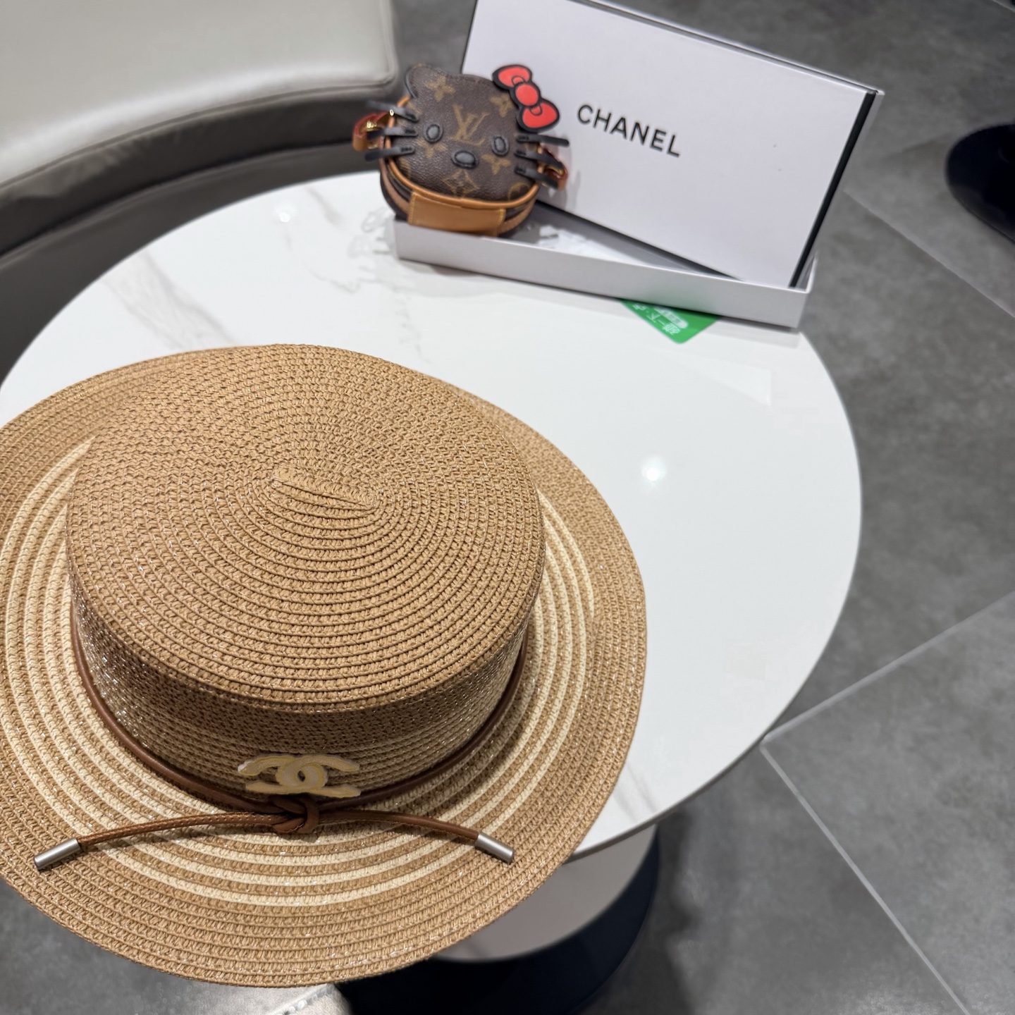 CHANEL香奈儿2026新款平顶草帽 夏天海边首选～新款材质编织而成～质感满分💯