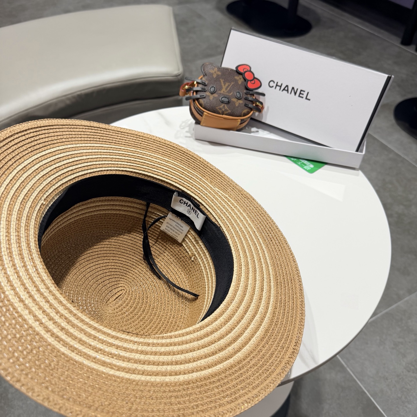 CHANEL香奈儿2026新款平顶草帽 夏天海边首选～新款材质编织而成～质感满分💯