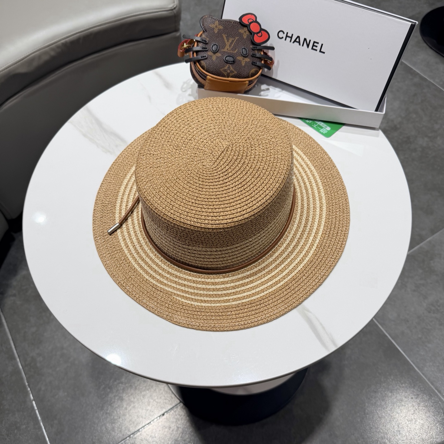 CHANEL香奈儿2026新款平顶草帽 夏天海边首选～新款材质编织而成～质感满分💯
