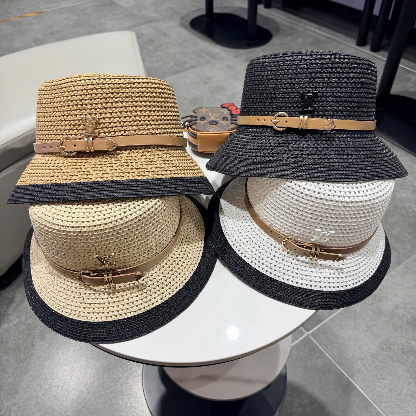 2026新款LV 草编经典爆款盆帽草帽礼帽🤩简约大方，百搭单品～出街首选，新款帽型超美腻