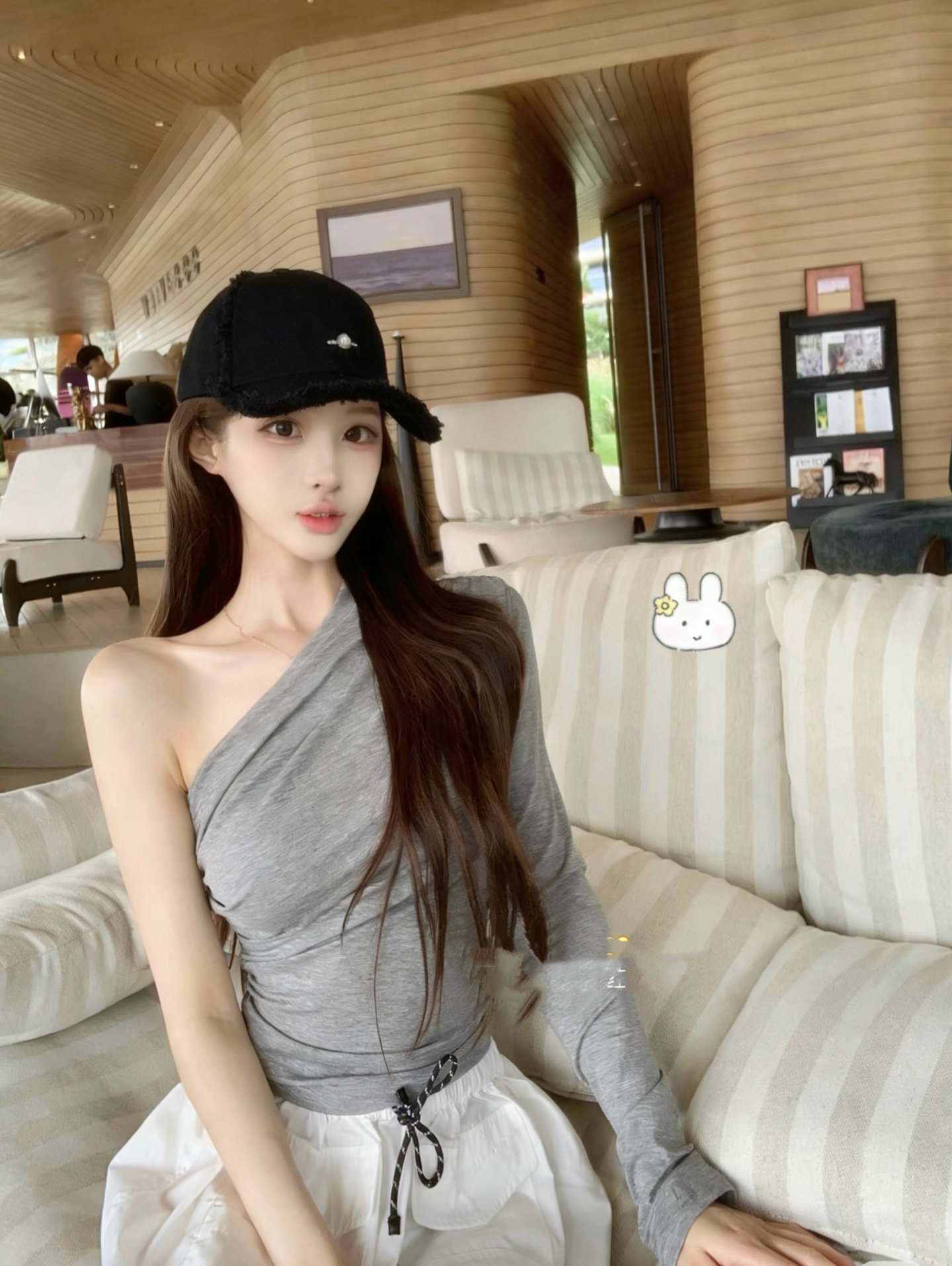 POET WONG牛仔毛边棒球帽，做旧水洗工艺，帽檐毛边设计，正面戒指logo，细节精致。均码设计，男女