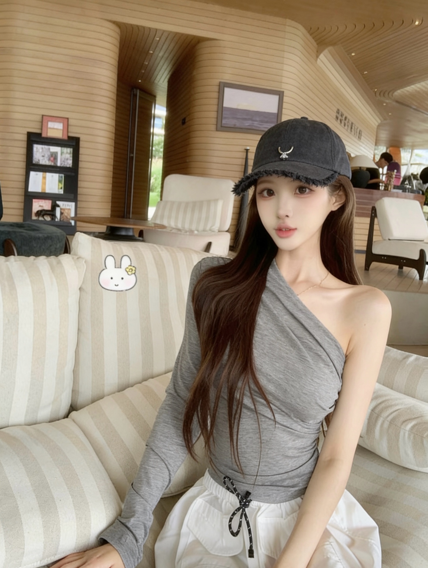 POET WONG牛仔毛边棒球帽，做旧水洗工艺，帽檐毛边设计，正面戒指logo，细节精致。均码设计，男女