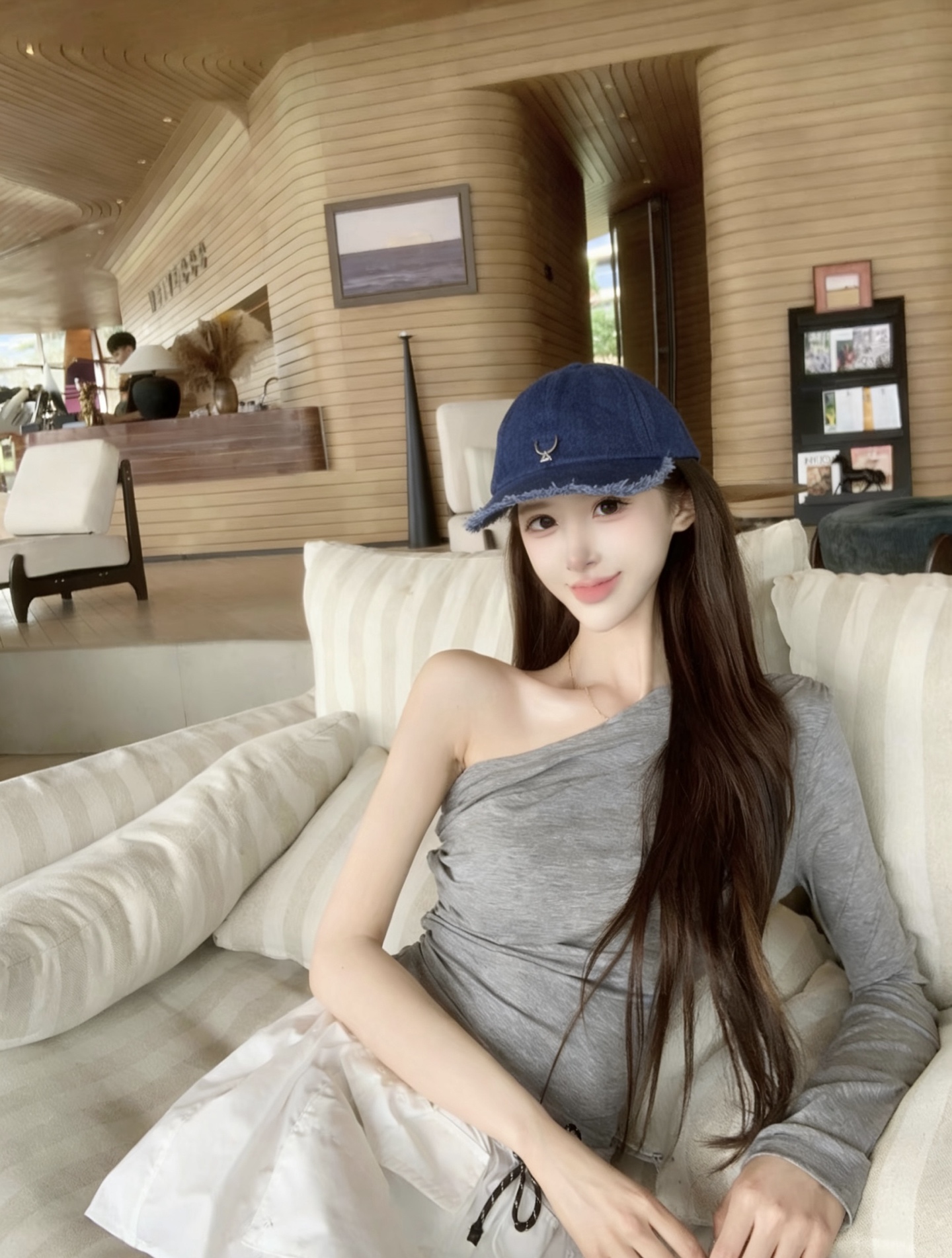 POET WONG牛仔毛边棒球帽，做旧水洗工艺，帽檐毛边设计，正面戒指logo，细节精致。均码设计，男女