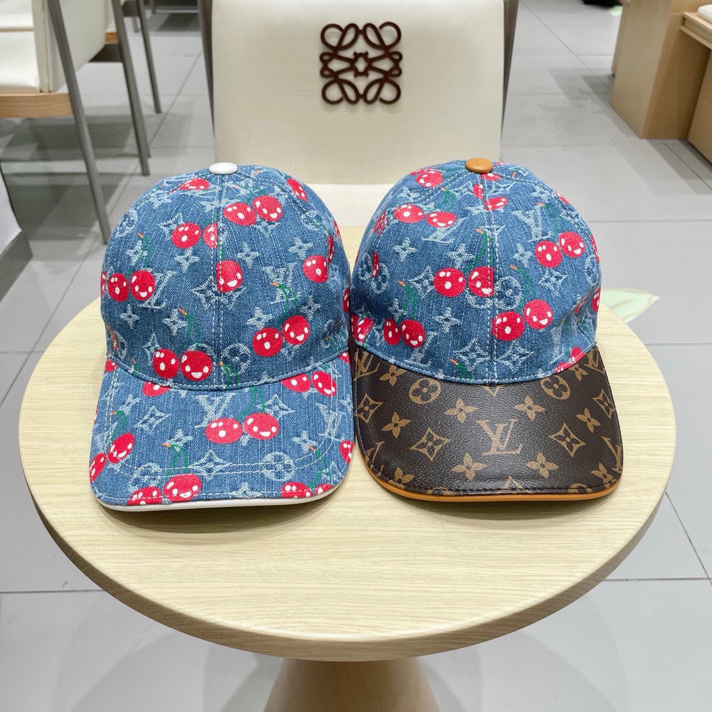 LV路易威登新款原单棒球帽，字母丝印，1:1开模订制，原版丝印绸缎面料+头层牛皮，时尚帅气质量超赞，随机