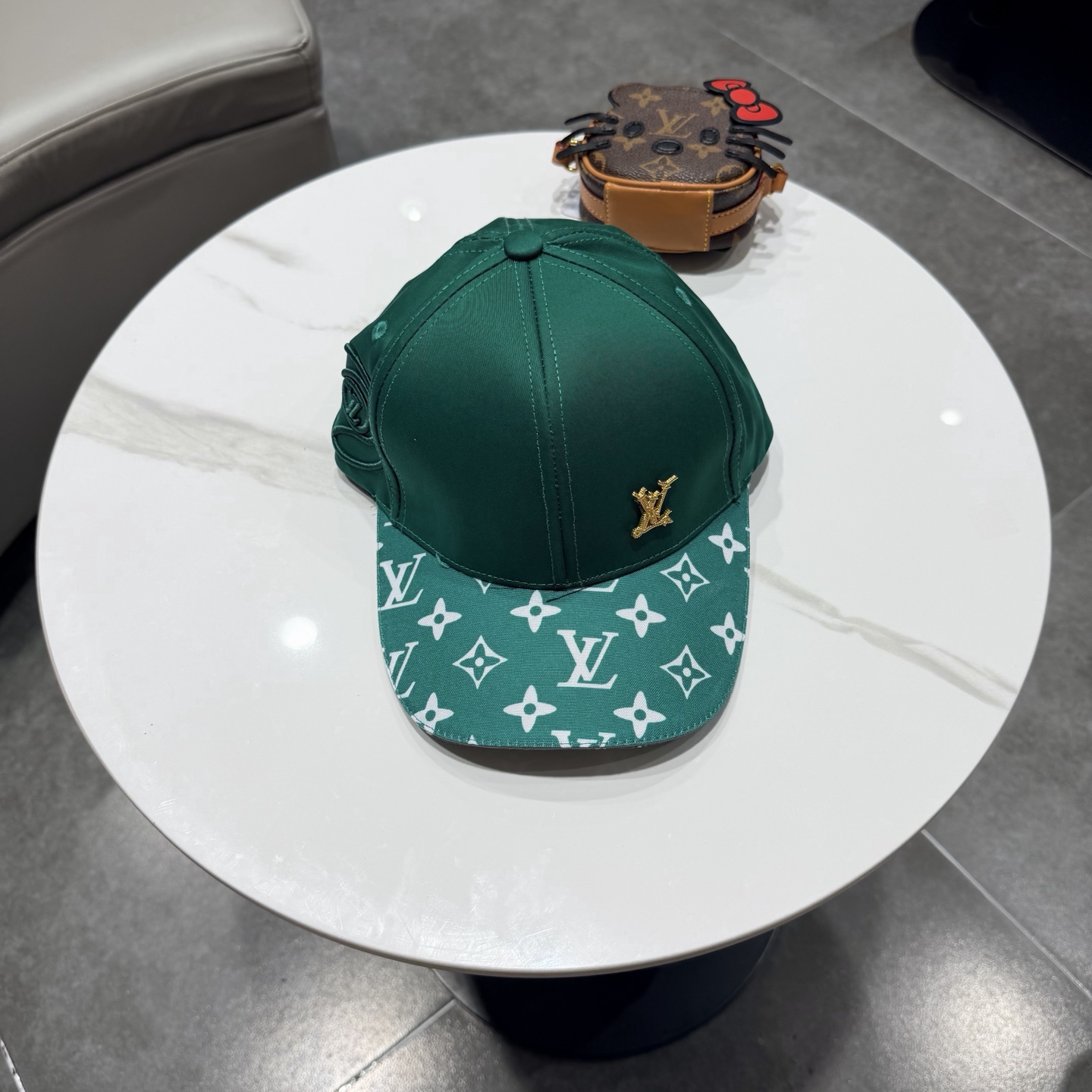 🧢路易威登棒球帽 LouisVuitton😍新款LV棒球帽，重工打造♥️高端大气，百搭款🤗男女通用！跑量