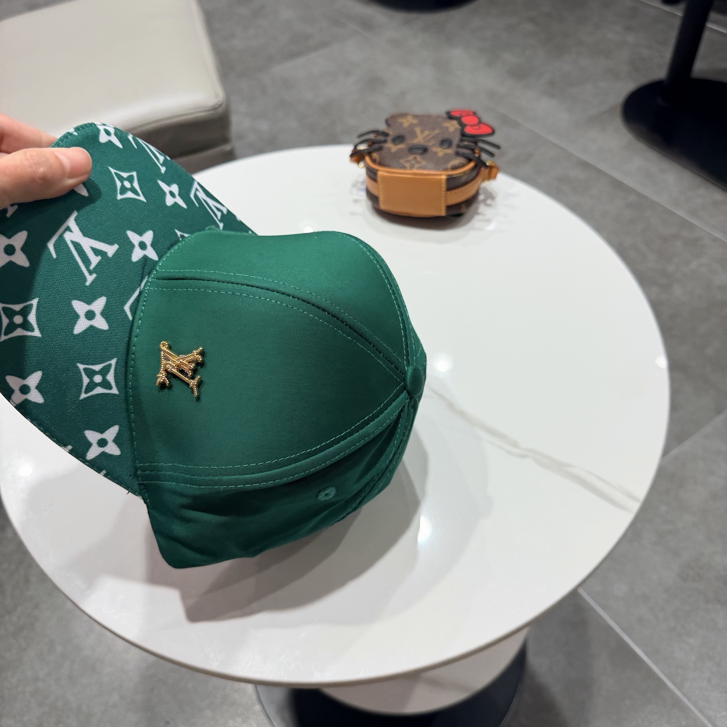 🧢路易威登棒球帽 LouisVuitton😍新款LV棒球帽，重工打造♥️高端大气，百搭款🤗男女通用！跑量