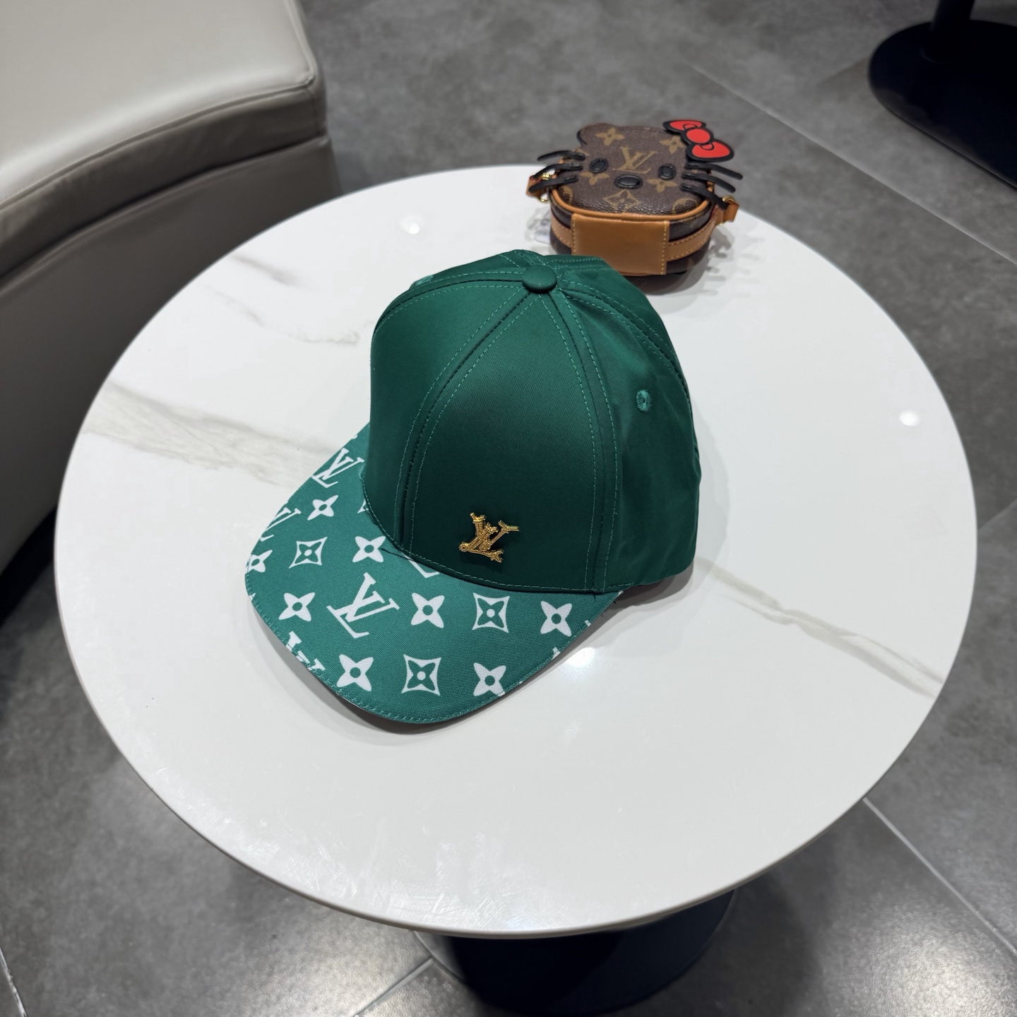 🧢路易威登棒球帽 LouisVuitton😍新款LV棒球帽，重工打造♥️高端大气，百搭款🤗男女通用！跑量