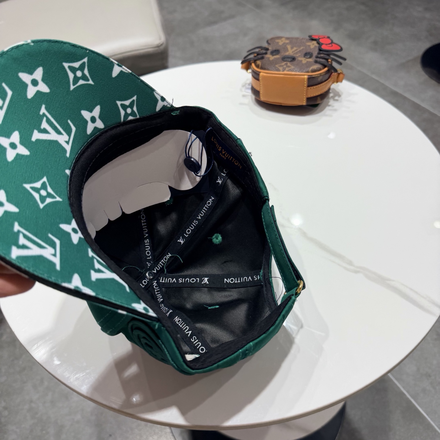 🧢路易威登棒球帽 LouisVuitton😍新款LV棒球帽，重工打造♥️高端大气，百搭款🤗男女通用！跑量