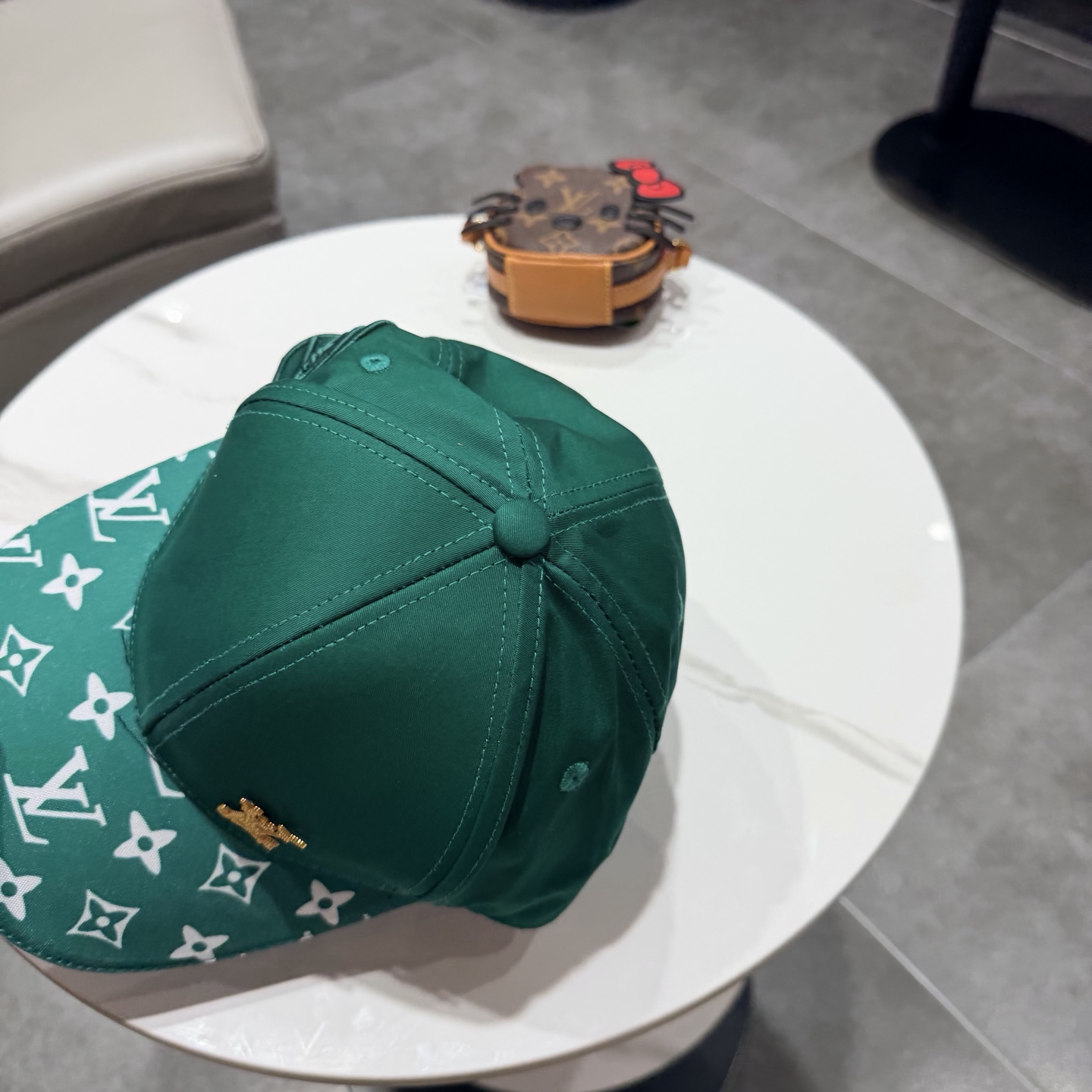 🧢路易威登棒球帽 LouisVuitton😍新款LV棒球帽，重工打造♥️高端大气，百搭款🤗男女通用！跑量