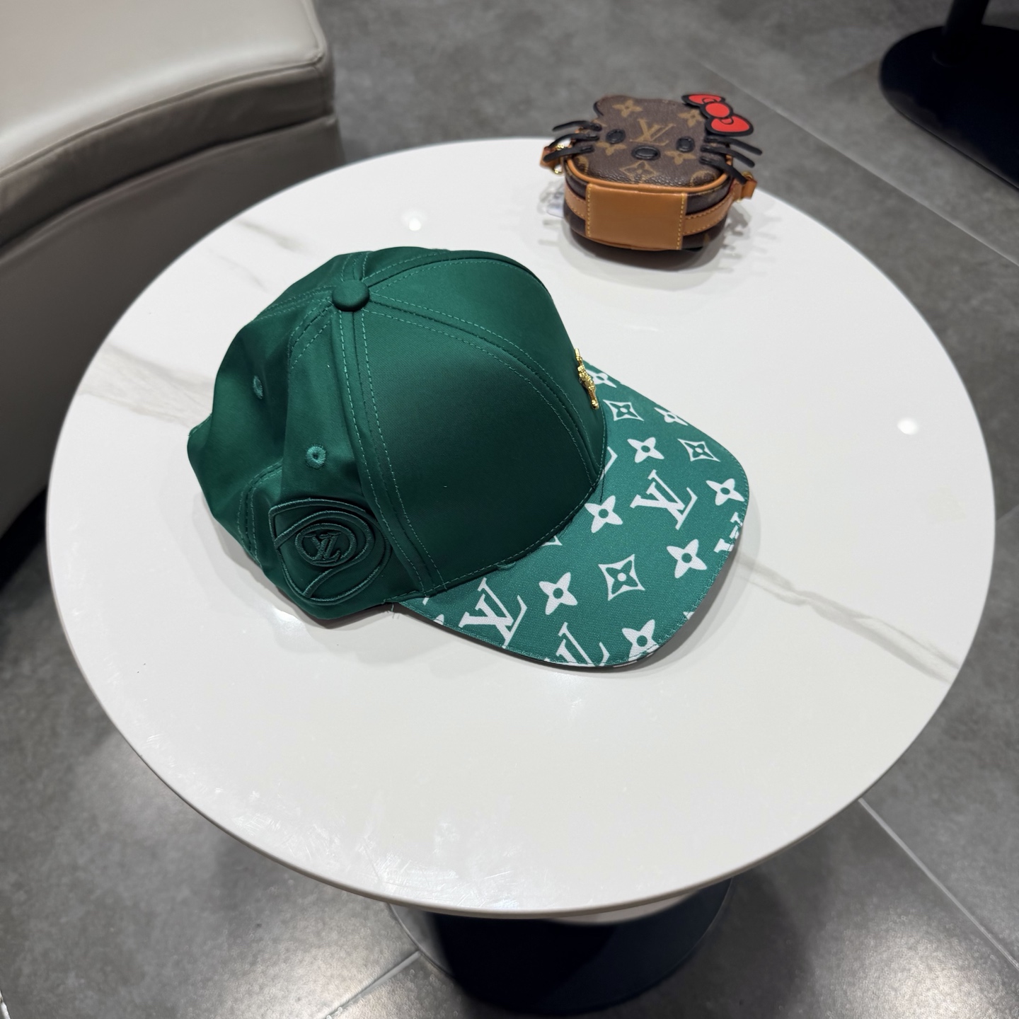 🧢路易威登棒球帽 LouisVuitton😍新款LV棒球帽，重工打造♥️高端大气，百搭款🤗男女通用！跑量