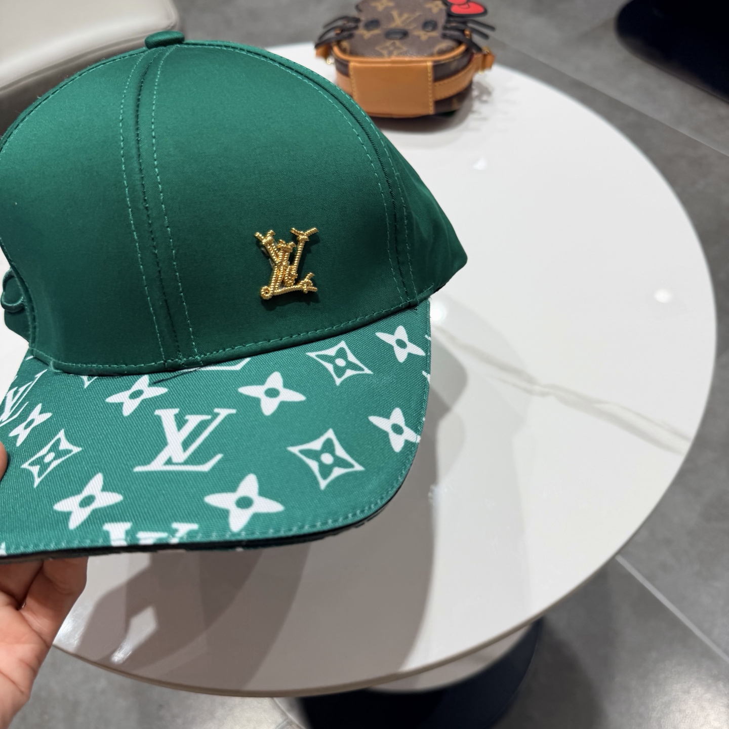 🧢路易威登棒球帽 LouisVuitton😍新款LV棒球帽，重工打造♥️高端大气，百搭款🤗男女通用！跑量