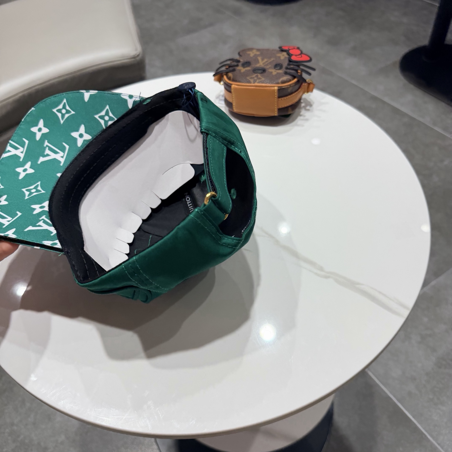 🧢路易威登棒球帽 LouisVuitton😍新款LV棒球帽，重工打造♥️高端大气，百搭款🤗男女通用！跑量