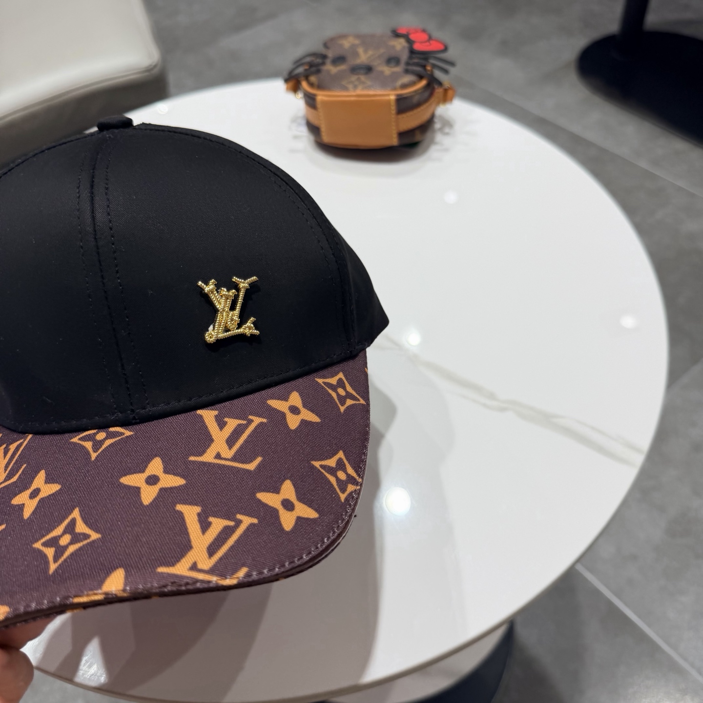 🧢路易威登棒球帽 LouisVuitton😍新款LV棒球帽，重工打造♥️高端大气，百搭款🤗男女通用！跑量
