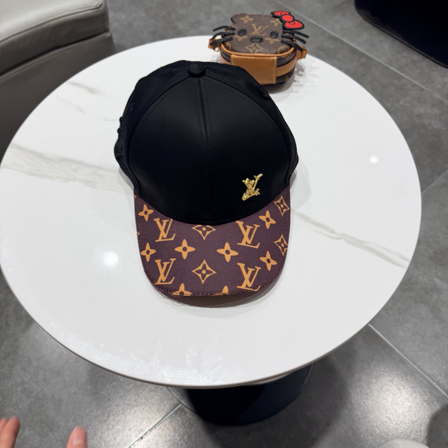 🧢路易威登棒球帽 LouisVuitton😍新款LV棒球帽，重工打造♥️高端大气，百搭款🤗男女通用！跑量