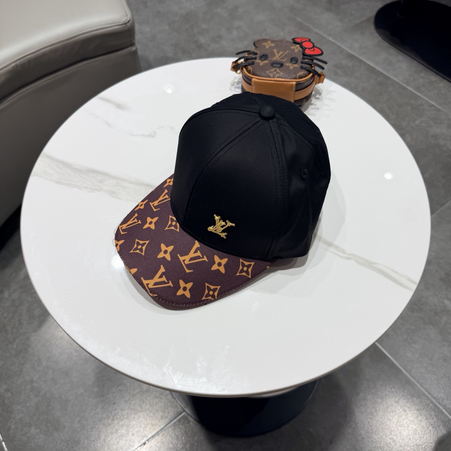 🧢路易威登棒球帽 LouisVuitton😍新款LV棒球帽，重工打造♥️高端大气，百搭款🤗男女通用！跑量