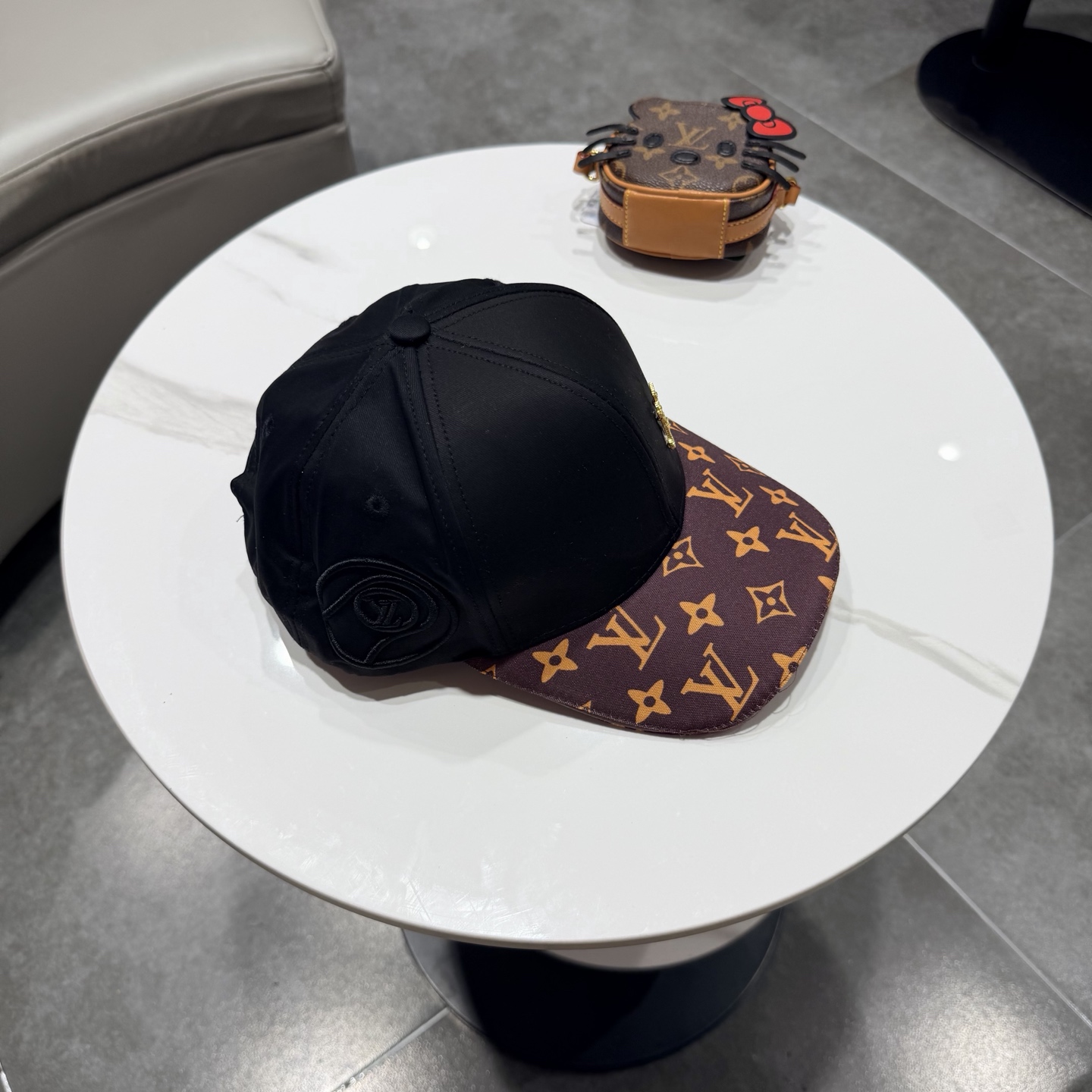 🧢路易威登棒球帽 LouisVuitton😍新款LV棒球帽，重工打造♥️高端大气，百搭款🤗男女通用！跑量