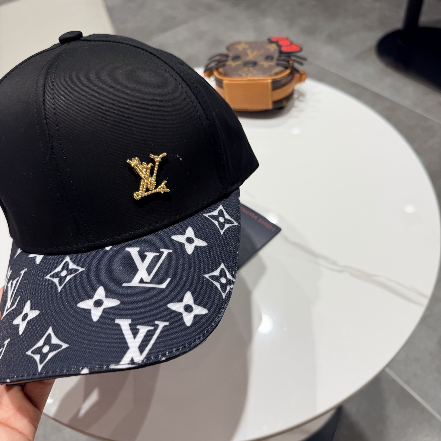 🧢路易威登棒球帽 LouisVuitton😍新款LV棒球帽，重工打造♥️高端大气，百搭款🤗男女通用！跑量