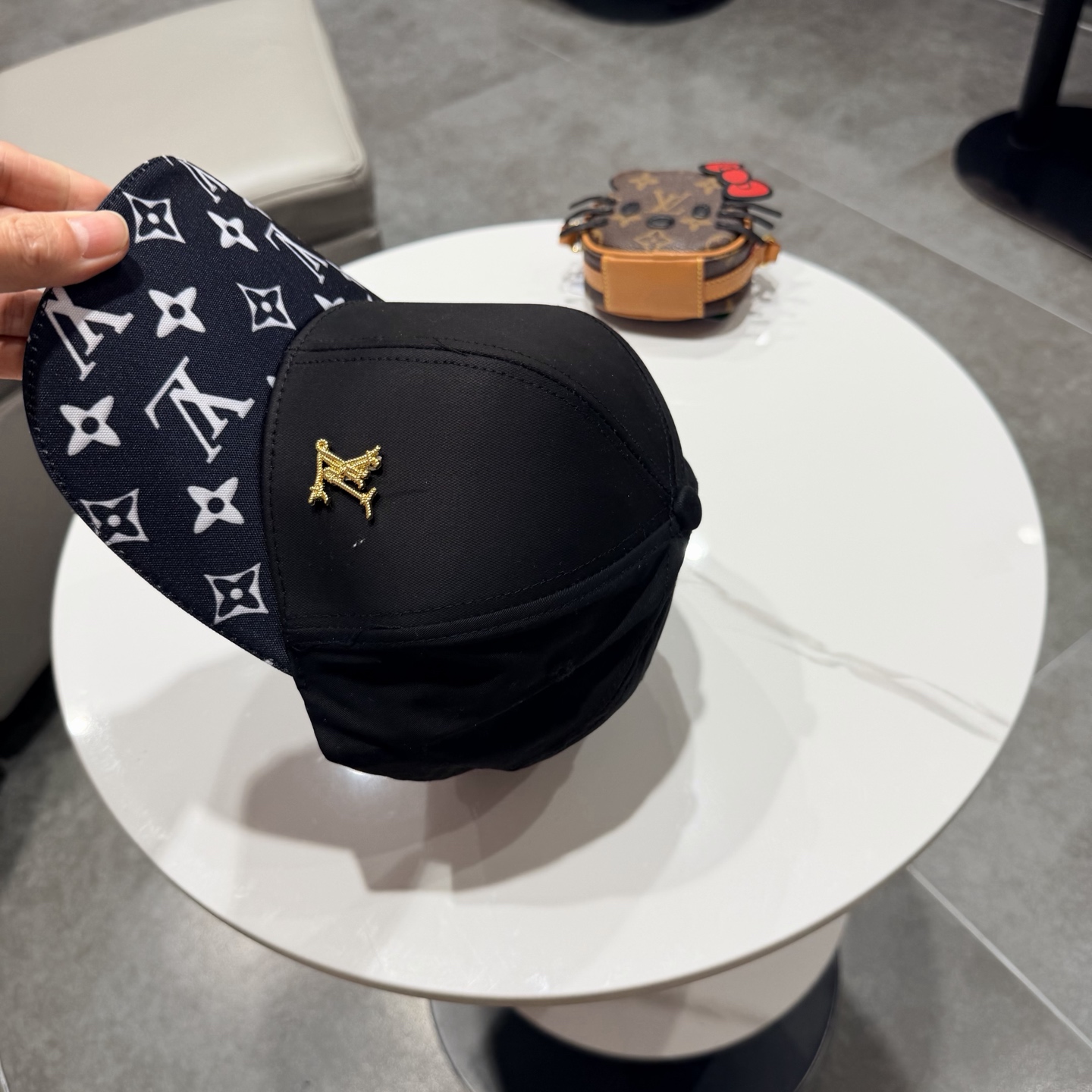 🧢路易威登棒球帽 LouisVuitton😍新款LV棒球帽，重工打造♥️高端大气，百搭款🤗男女通用！跑量