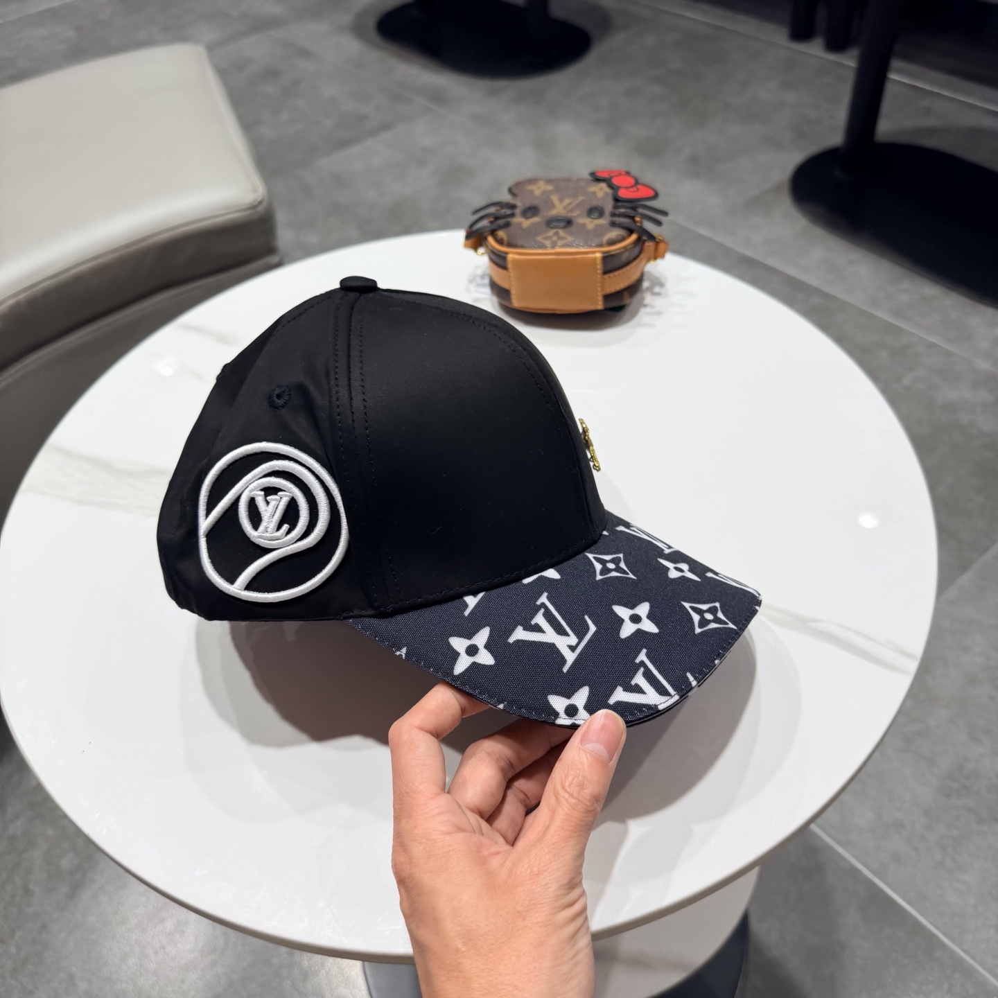 🧢路易威登棒球帽 LouisVuitton😍新款LV棒球帽，重工打造♥️高端大气，百搭款🤗男女通用！跑量