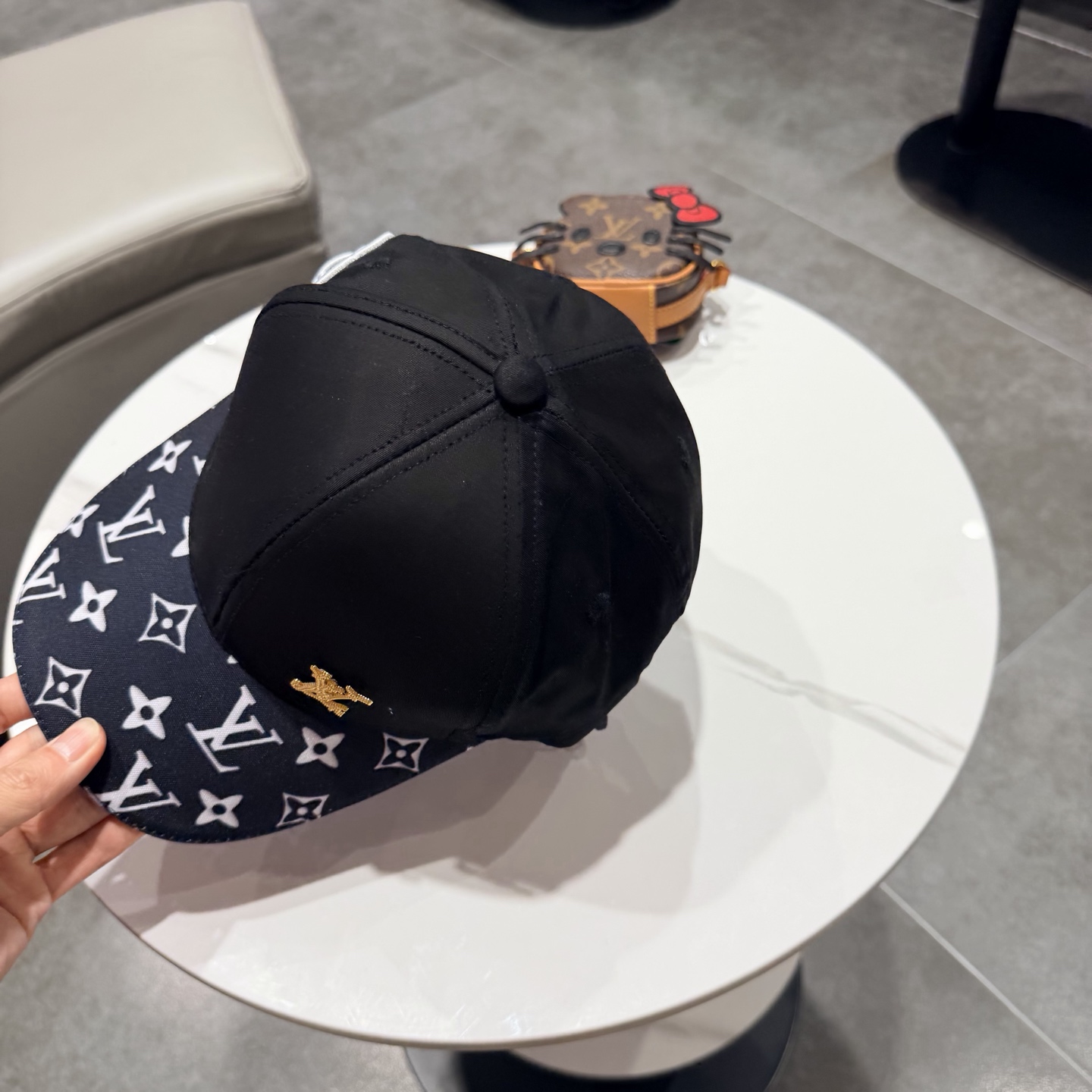 🧢路易威登棒球帽 LouisVuitton😍新款LV棒球帽，重工打造♥️高端大气，百搭款🤗男女通用！跑量