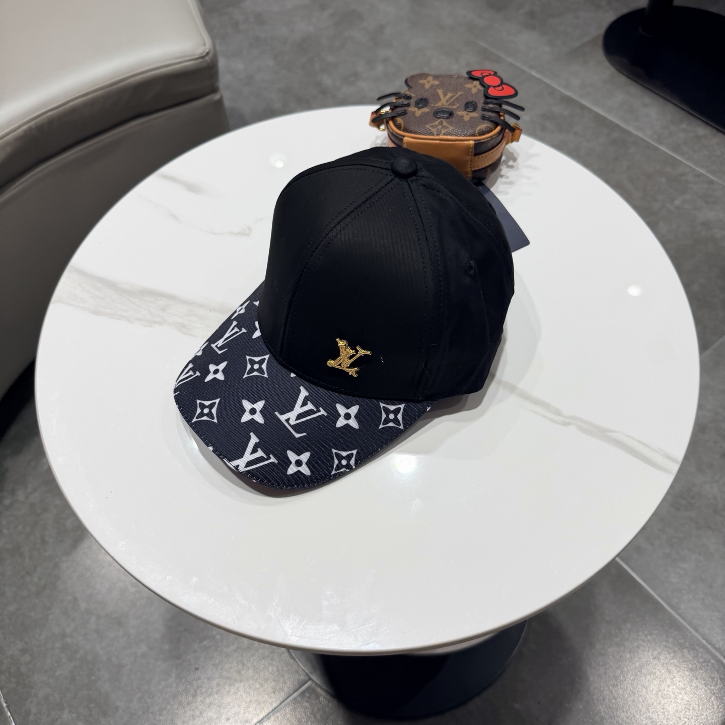 🧢路易威登棒球帽 LouisVuitton😍新款LV棒球帽，重工打造♥️高端大气，百搭款🤗男女通用！跑量
