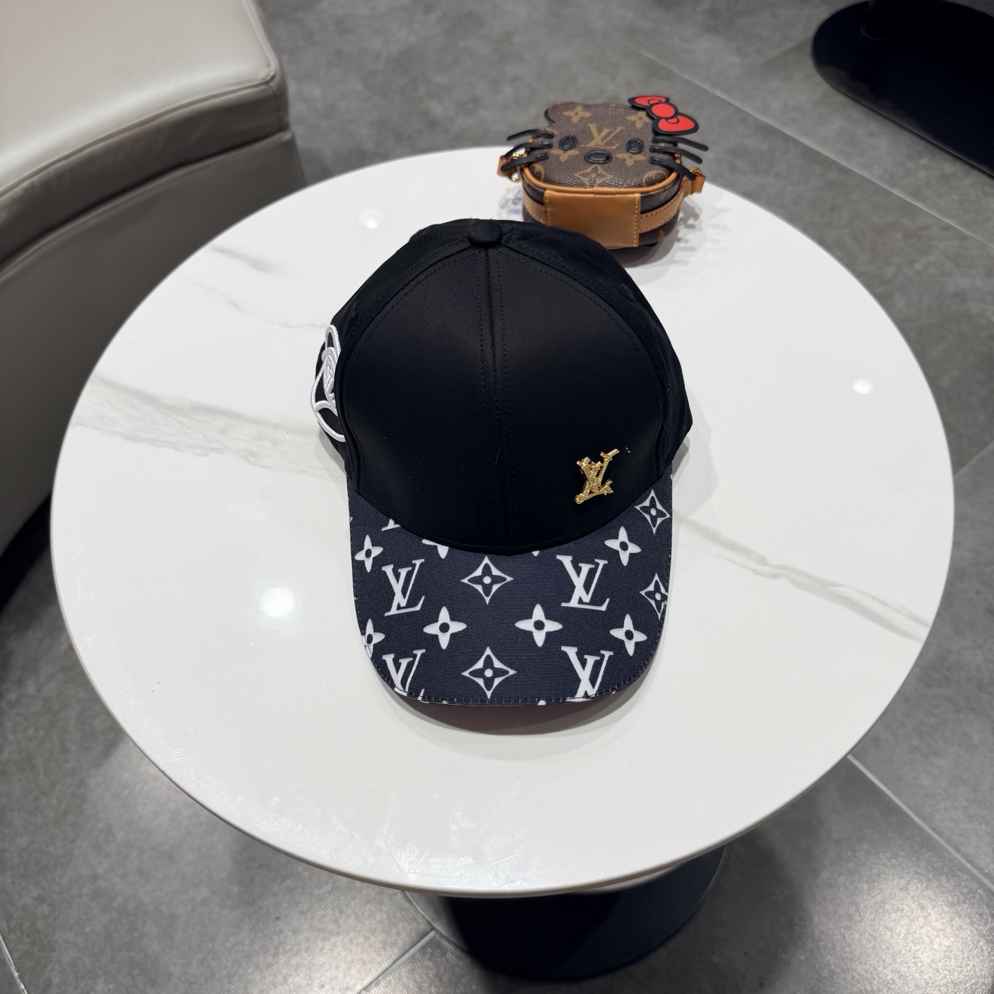 🧢路易威登棒球帽 LouisVuitton😍新款LV棒球帽，重工打造♥️高端大气，百搭款🤗男女通用！跑量