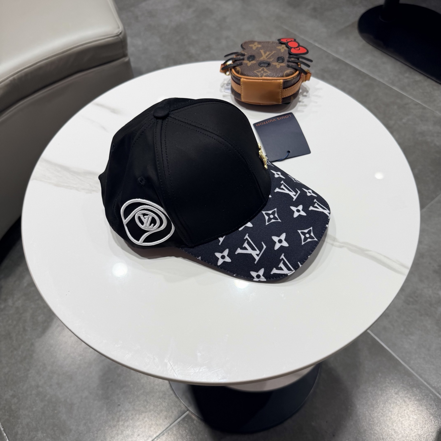 🧢路易威登棒球帽 LouisVuitton😍新款LV棒球帽，重工打造♥️高端大气，百搭款🤗男女通用！跑量